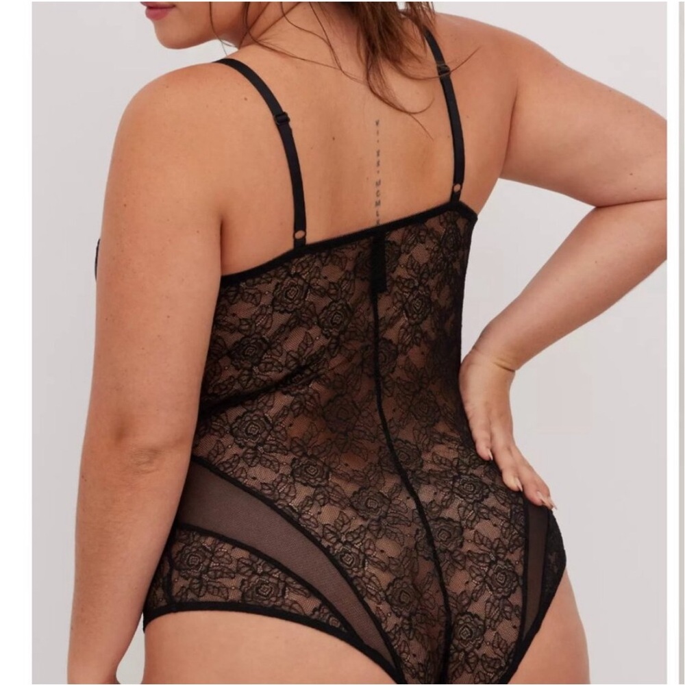 Torrid Elegant Black Lace Bodysuit NWT Sz 1 (14-16) - Picture 2 of 11